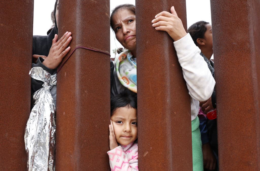 Secuestros, torturas, violaciones y crisis de salud mental: duro informe muestra el impacto de la nueva regla de asilo de Biden en los migrantes