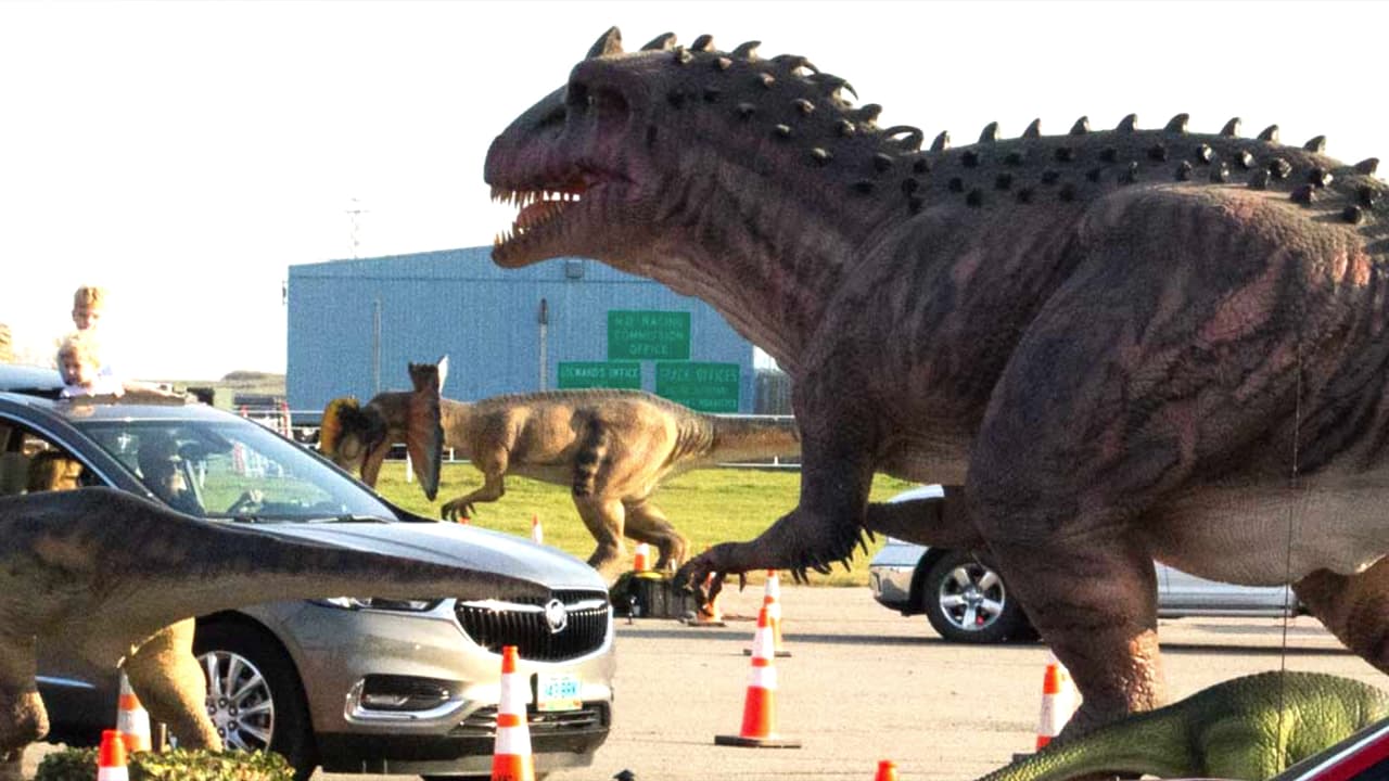 A través del 
<b><a href="https://www.facebook.com/myJurassicEmpire/?ref=page_internal" target="_blank">Facebook de Jurassic Empire</a></b> se sortean boletos promocionales.