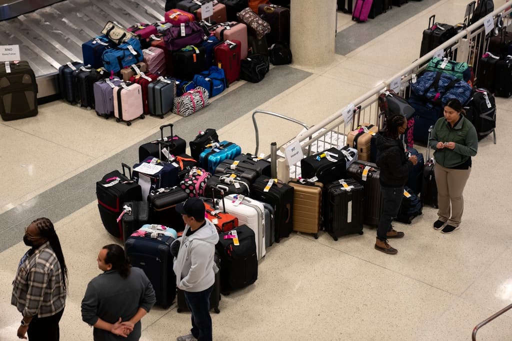 Las aerolíneas estadounidenses pierden cada año más de dos millones de maletas: ¿a dónde van a parar?