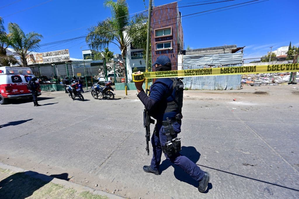 <h2 class="cms-H2-H2">4. ZACATECAS, México.</h2>
<br>
<br>Situada en el estado del mismo nombre, esta ciudad presenta una tasa de 135 homicidios por cada 100,000 habitantes. El año pasado se registraron 490 asesinatos. Además de las ciudades incluidas en el 
<i>ranking</i>, hay otras mexicanas que no llegan a los 300,000 habitantes, pero tienen tasas por encima de los 100 homicidios por cada 100,000 habitantes, como es el caso de Guaymas (158) y Fresnillo (140), explica la organización.