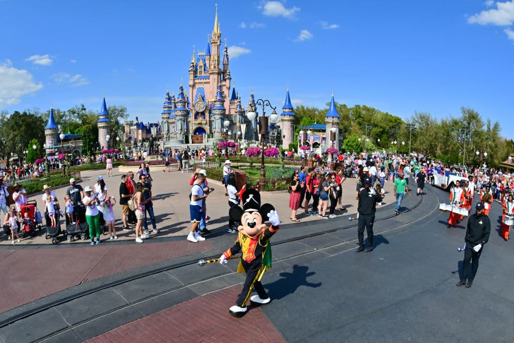 La pelea de DeSantis con Disney: la Legislatura de Florida despoja a la empresa de sus privilegios de impuestos