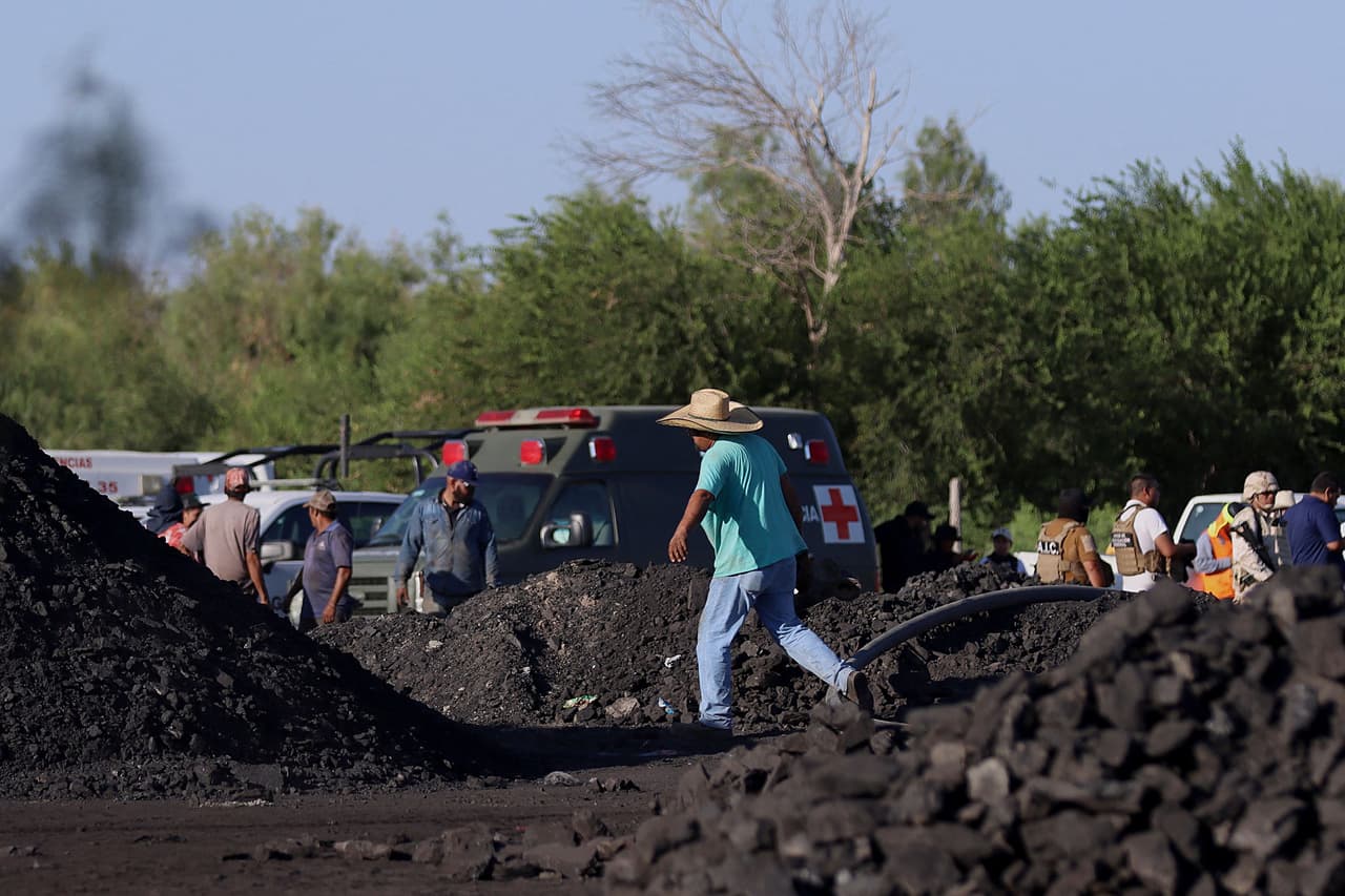 "Los trabajos no cesarán hasta lograr su localización, el Gobierno de México garantiza todos los recursos necesarios para realizar las acciones de búsqueda y rescate", dijo la secretaría de Seguridad de Coahuila.