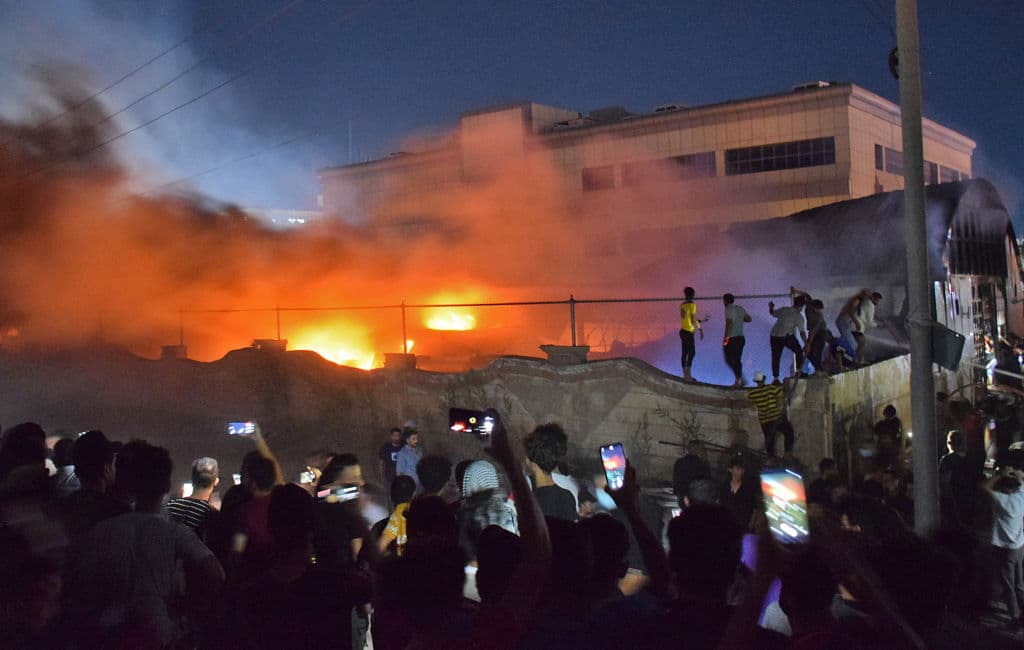 <b>Una nueva tragedia: </b>un
<b> </b>gran incendio en un hospital de Irak, el segundo en lo que va de año, dejó decenas de muertos. La causa fue una explosión de bombonas de oxígeno para tratar pacientes covid.
<br>