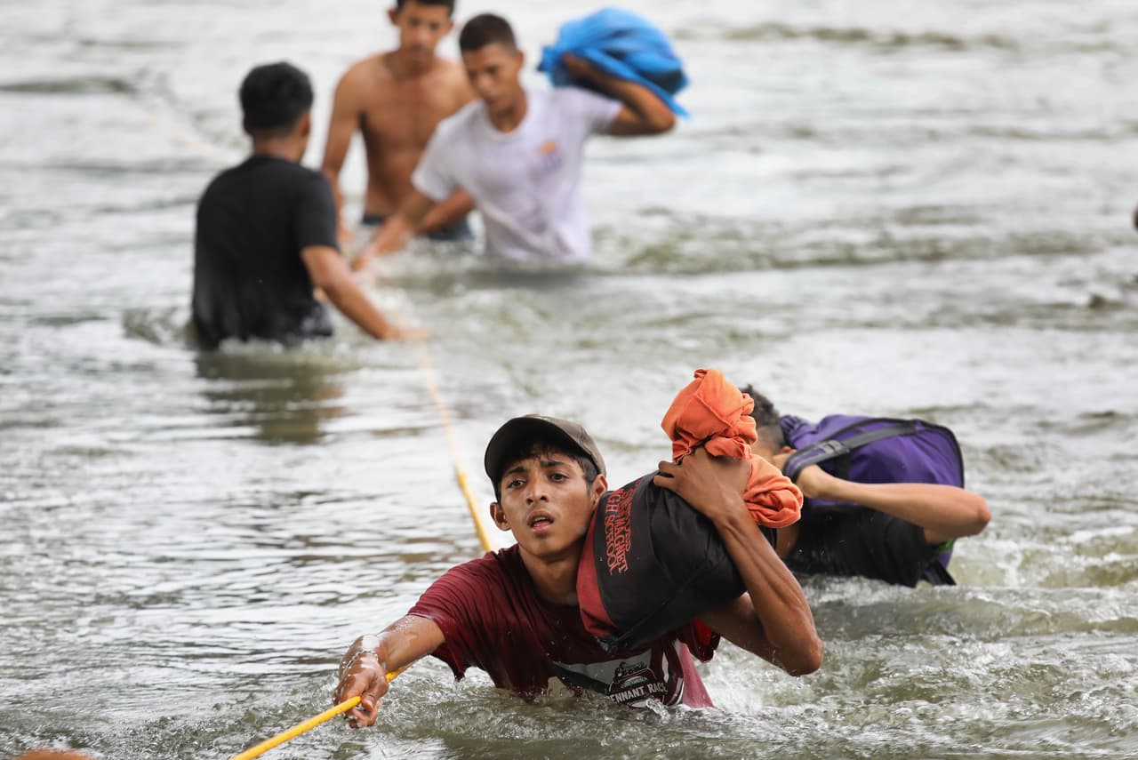 Con carpas y militares en la frontera: Trump endurece su política de 'tolerancia cero' para frenar el paso a la caravana de migrantes
