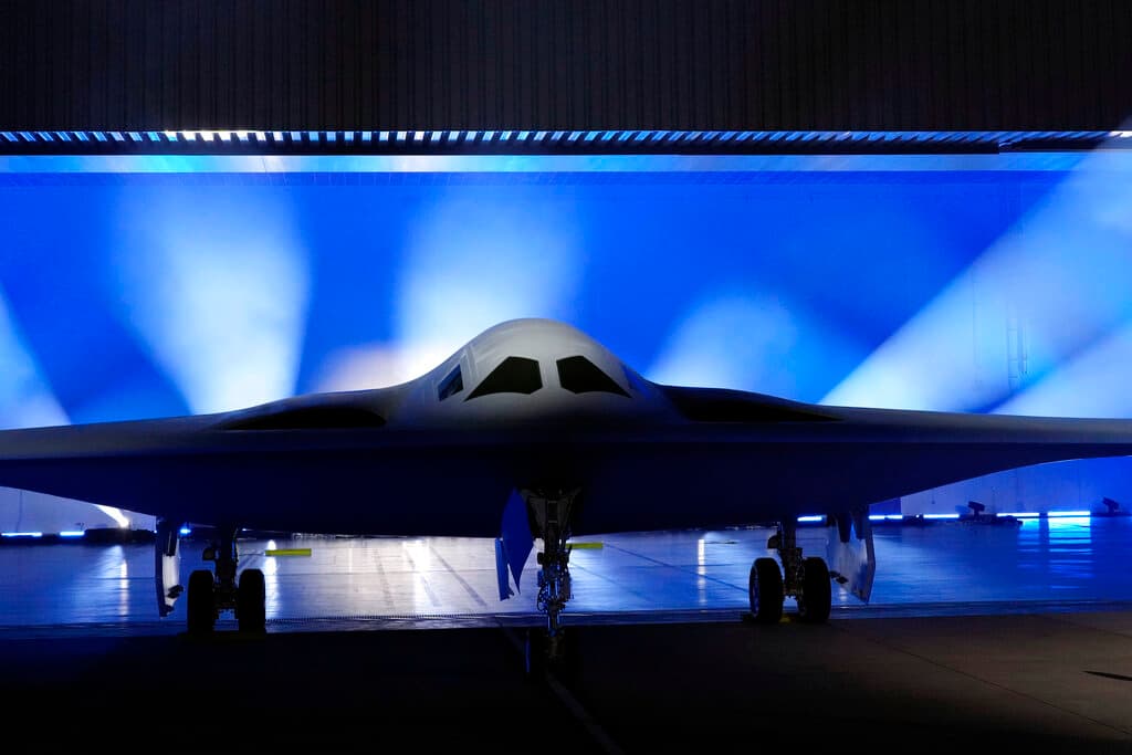 B-21 Raider, el avión militar más avanzado del mundo, hace su primer vuelo de prueba 