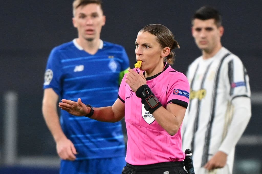 Las mujeres rompieron esquemas en el deporte: Stéphanie Frappart fue la primera árbitro en dirigir un partido de Champios League. Kim Ng, por su parte, se convirtió en nueva gerenta general de los Marlins de Miami.