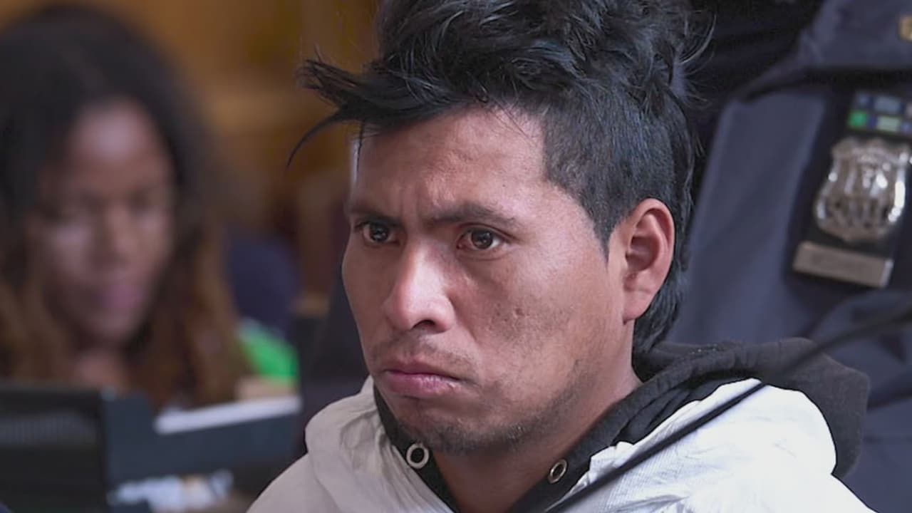 Zapeta, de 33 años, fue acusado el 24 de diciembre de 
<b>dos cargos de asesinato y uno de incendio provocado</b>. En esa primera audiencia judicial, 
<b>guardó silencio</b> y requirió de una traductora para el proceso. El viernes 27 de diciembre regresa a la misma corte, mientras 
<b>se desconoce quién es su víctima</b>.