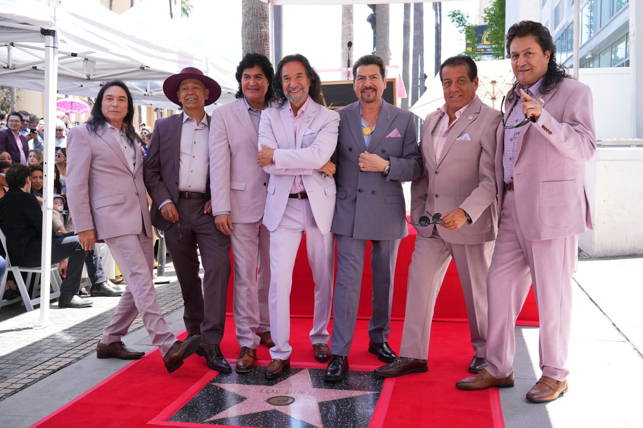 La estrella de Los Bukis no sólo honra décadas de éxitos, sino también la historia de millones de inmigrantes que, como ellos, 
<b>llegaron con sueños y ahora ven reflejado su esfuerzo en esta histórica distinción.</b>
