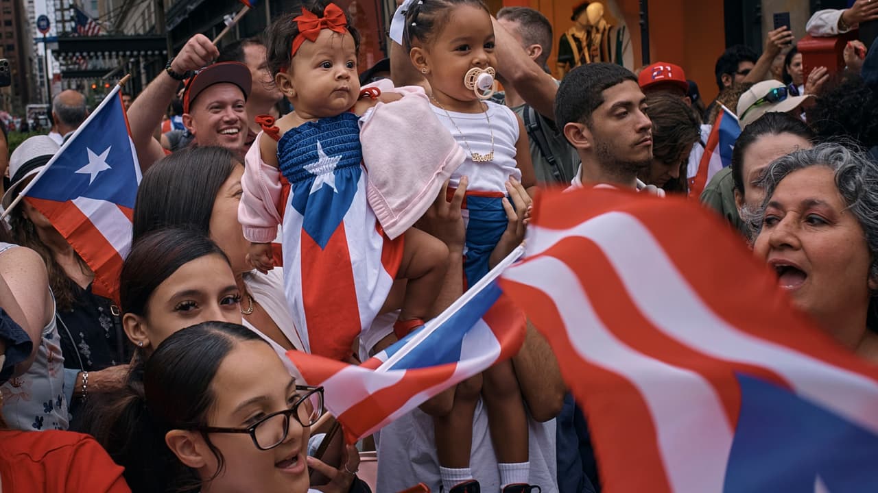 Bajo el lema de este 2024, “Boricua de corazón”, 
<b>cientos de miles de puertorriqueños marcharon desde 44th Street, hasta 79th Street</b>. Se trata del desfile más grande del país.