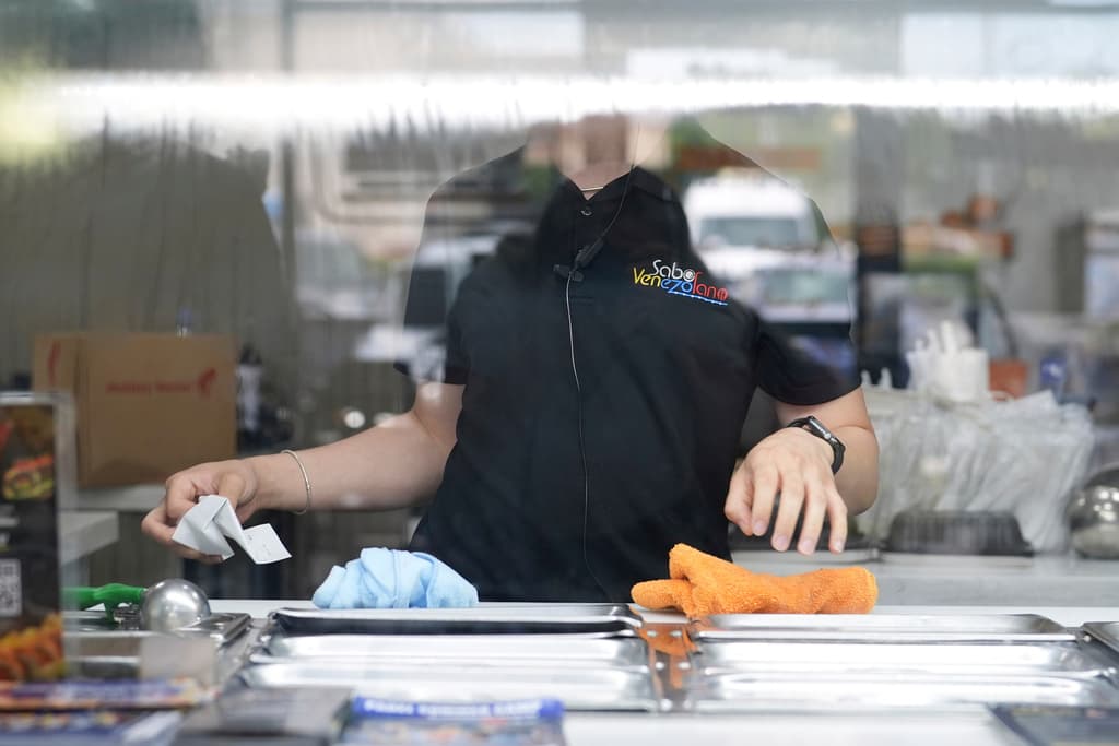 Algunos empresarios de Miami-Dade no saben qué hacer con empleados venezolanos con TPS