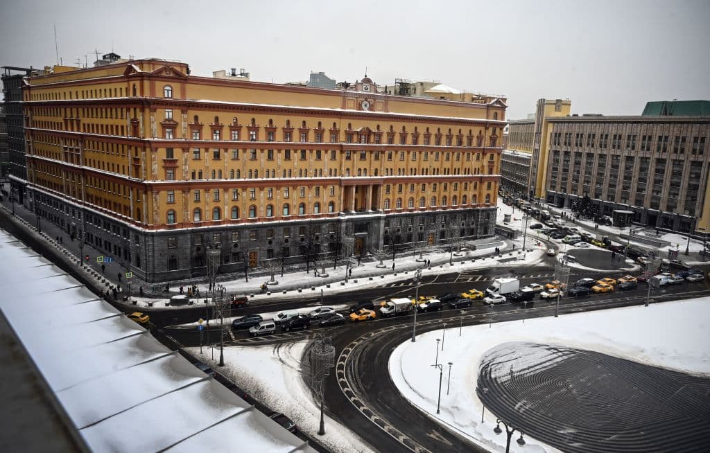 Una vista aérea muestra la sede del Servicio Federal de Seguridad (FSB), la agencia sucesora del KGB, y la plaza Lubyanka frente a ella en el centro de Moscú el 25 de febrero de 2021. -