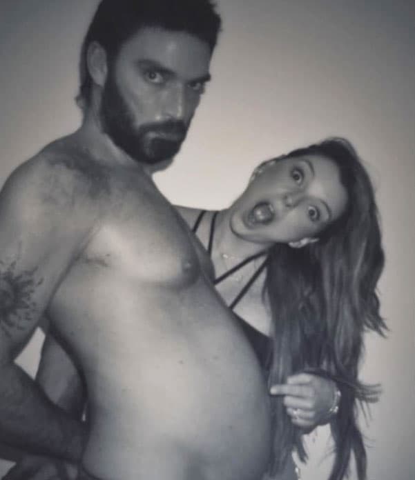 El embarazo de la pareja fue uno de los más seguidos en redes sociales.