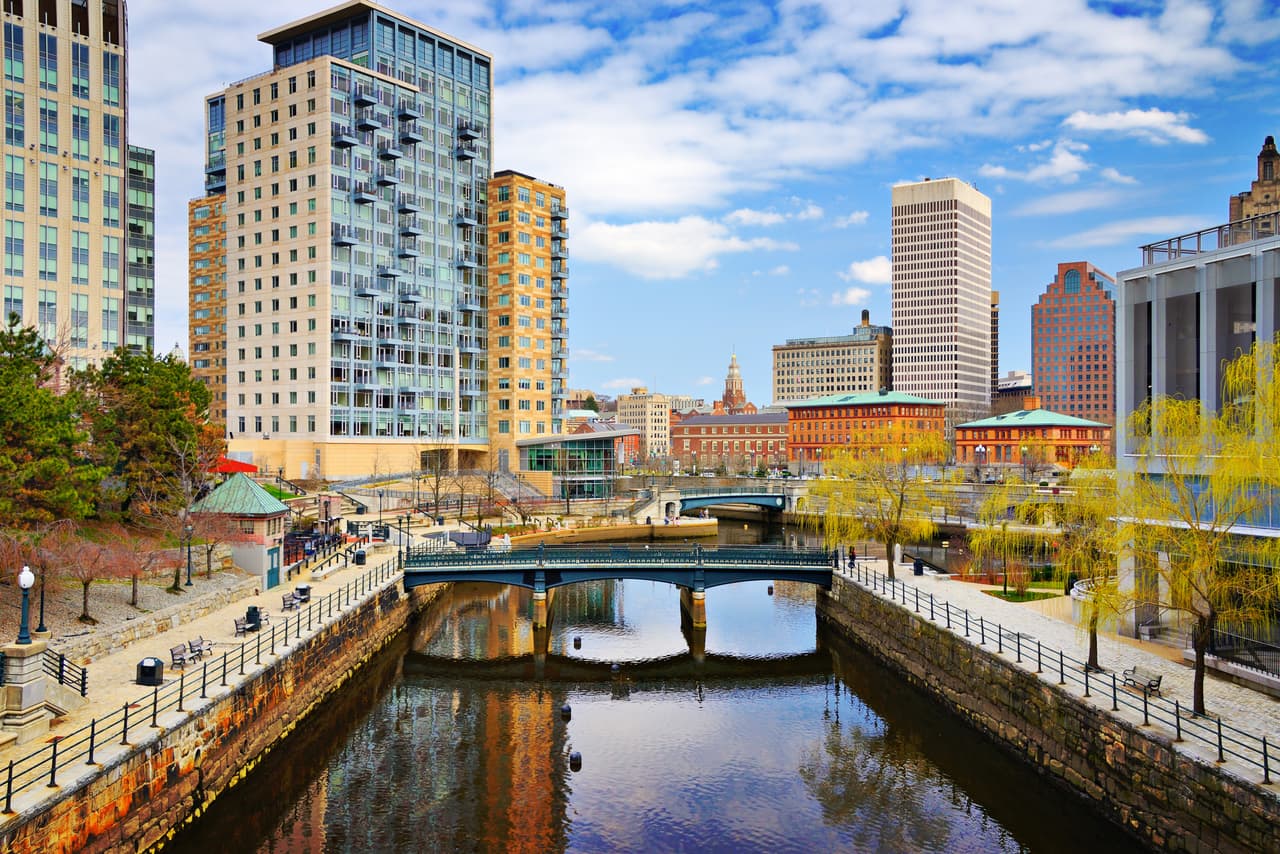 <b>9. Rhode Island</b>
<br>
<br>
<b>Multa por exceso de velocidad:</b> $225
<br>
<br>Se trata del estado más pequeño, pero no por eso significa que sus multas deban también serlo.
