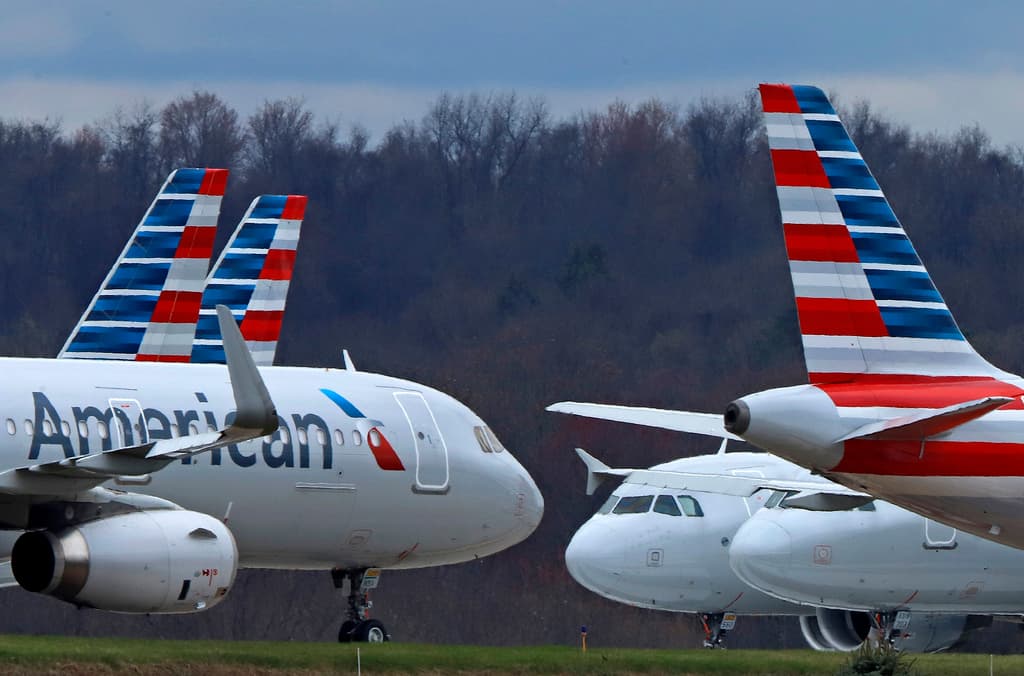 Pilotos de American Airlines dan luz verde a huelga a nivel nacional