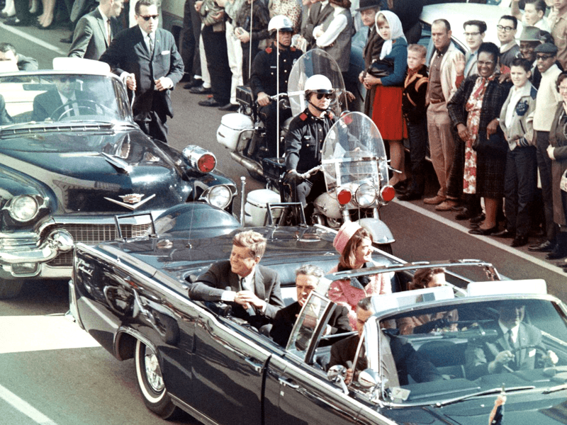 La pista de un exagente secreto que genera nuevas dudas sobre las circunstancias del asesinato de Kennedy hace 60 años