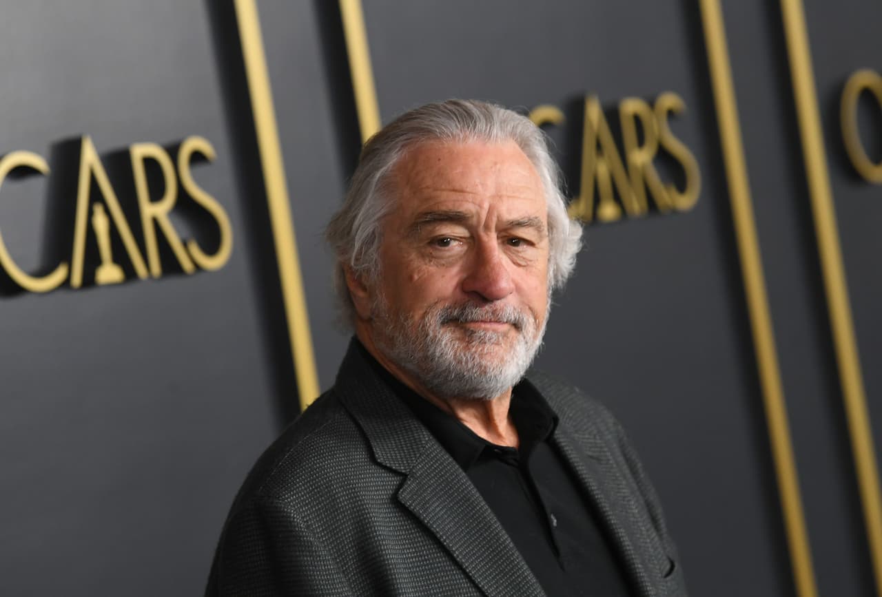 "
<a href="https://www.univision.com/famosos/robert-de-niro-nieto-muerte-reaccion">Estoy profundamente afligido por el fallecimiento de mi amado nieto</a> 'Leo'. Estamos enormemente agradecidos por las condolencias de todos. Pedimos que por favor se nos dé privacidad para llorar la pérdida de 'Leo'", finalizó.
<br>