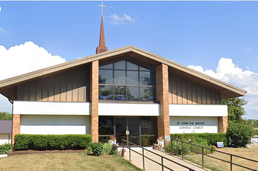 Asesinan a puñaladas un sacerdote católico en su propia residencia en Nebraska; el sospechoso está detenido