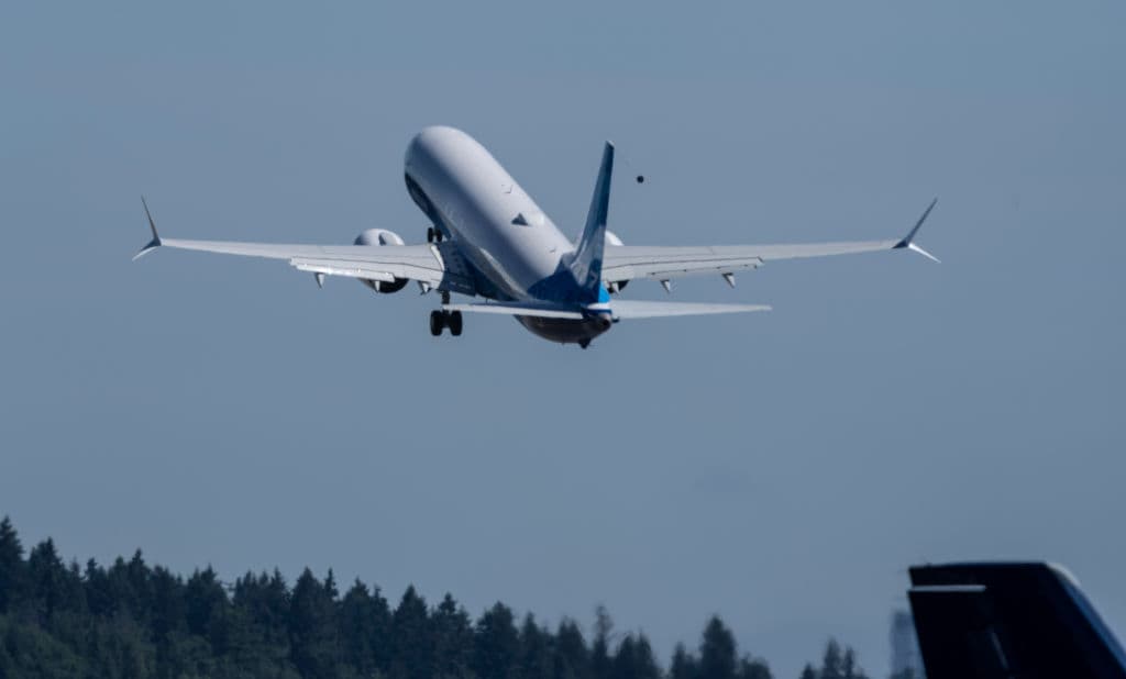 Con todos los titulares recientes sobre paneles y neumáticos que se caen de los aviones, ¿sigue siendo seguro volar?