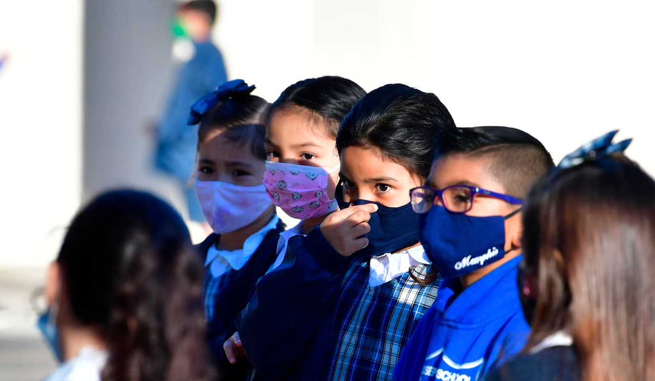 Programas preescolares públicos, privados o parroquiales y escuelas primarias y secundarias.
