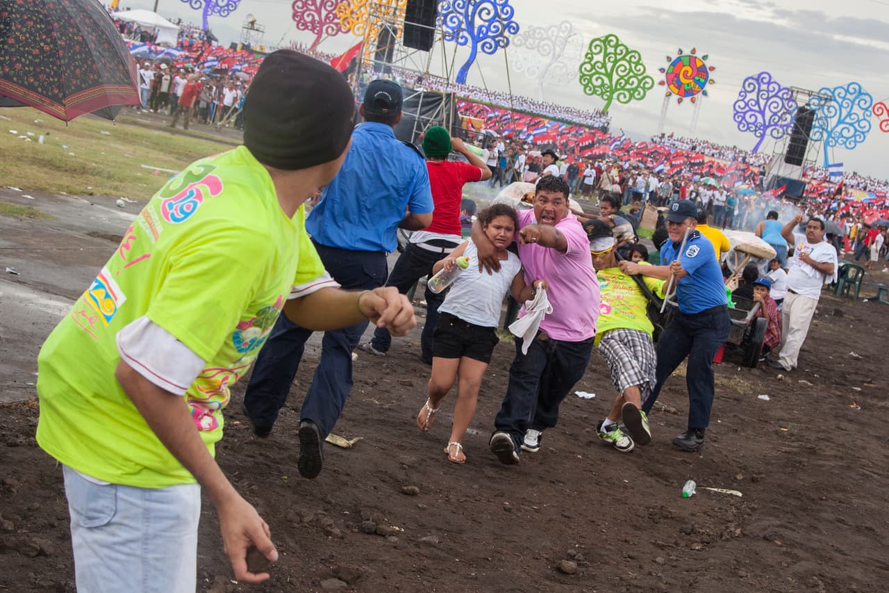 <b>Nicaragua. </b>El 
<b><a href="https://www.univision.com/temas/daniel-ortega">clima político y social</a></b> de este país centroamericano hace que sea aconsejable cancelar cualquier viaje. A la inestabilidad y el crimen, se suman la deficiente red de salud y la aplicación arbitraria de leyes. Washington recuerda que es normal encontrarse a policías o civiles vestidos de policía que tienen como objetivo a aquellos que se opongan o muestren contrarios al presidente Daniel Ortega.