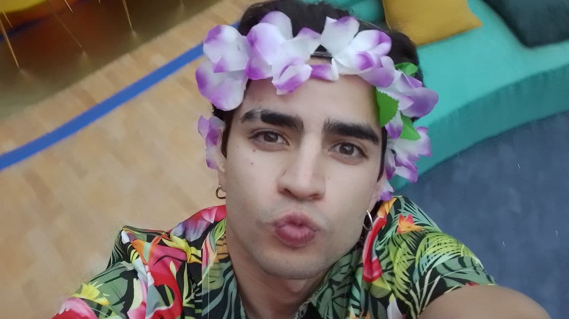 Y Aarón mandó besos a sus fans