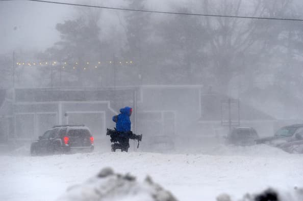 La mañana del viernes, una ventisca poderosa estalló en Buffalo y desató su ferocidad en el oeste de Nueva York. 
<br>