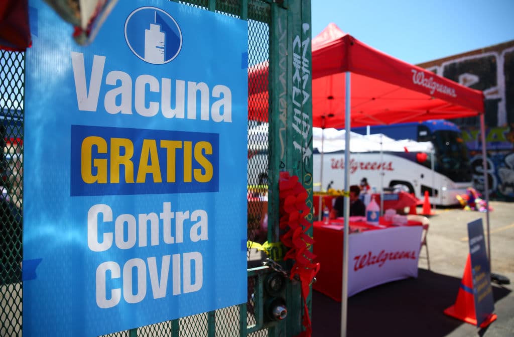 No tiene un chip ni causa infertilidad: 10 mitos comunes sobre la vacuna contra el coronavirus