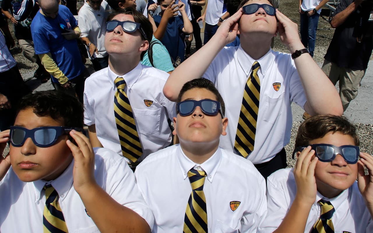 Pero desde tiempos ancestrales, como en culturas prehispánicas y, antes de que se conocieran las auténticas razones científicas detrás de un eclipse, había quienes pensaban que estos fenómenos eran señales de mal augurio; amenazas de destrucción y caos por toda la Tierra.