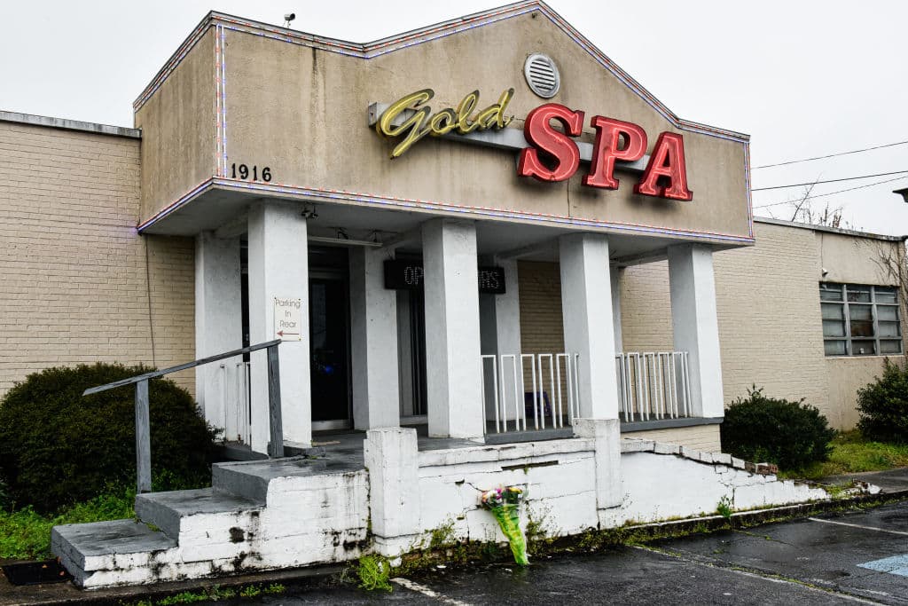 <b><a href="https://www.univision.com/noticias/estados-unidos/tiroteo-spa-geogia-atlanta-muertos">1. Tiroteos en tres salones de masajes en Atlanta, Georgia.</a></b>
<br>Al menos 
<b>ocho personas murieron por disparos </b>durante tiroteos en tres salones de masajes en Georgia la tarde del 16 de marzo. Las autoridades arrestaron horas después al sospechoso.