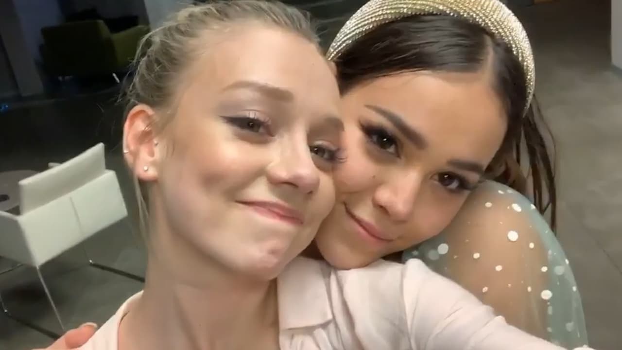 Llorando y con un beso en la boca, Danna Paola terminó las grabaciones de ‘Élite’