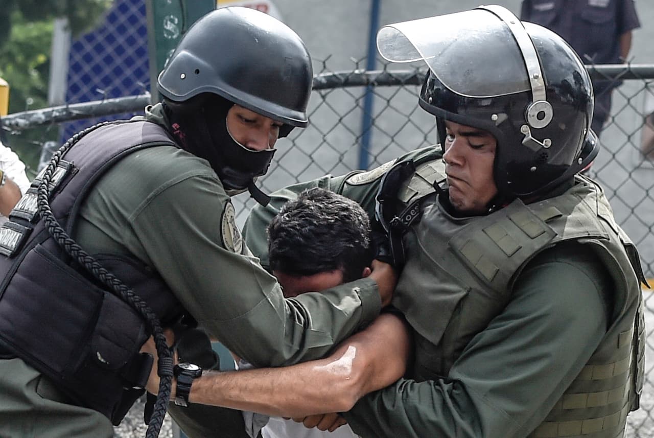 Electricidad y cortes en los pies: las torturas del gobierno de Maduro a quienes investiga por conspirar