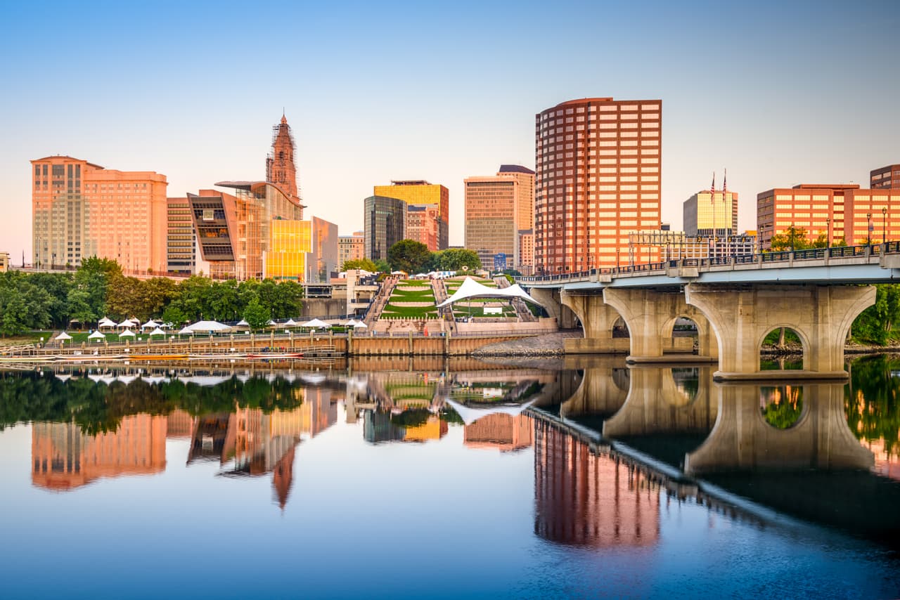 Entre los estados con menos presencia proporcional de grupos de odio destaca Connecticut, con 0.6 de estas organizaciones por cada millón de habitantes.