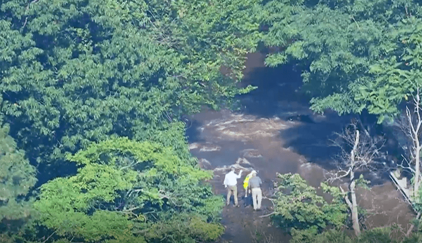 La tubería de 72 pulgadas de diámetro ubicada en Branch Brook Park en la frontera entre Belleville y Newark se rompió durante la madrugada de este martes.
<br>