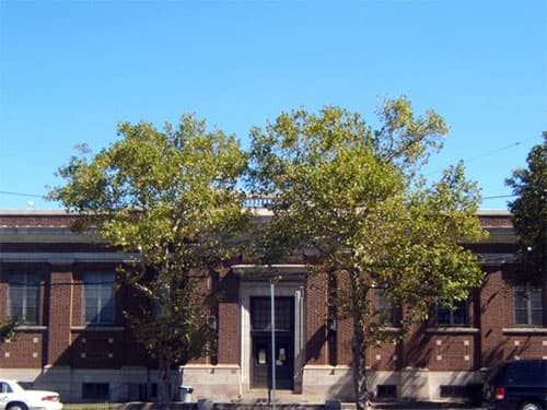 <b>Paschalville Library</b>
<br>6942 Woodland Avenue
<br>Philadelphia, PA 19142-1823
<br>215-685-2662
<br>
<br>El Laboratorio de Preparación para el Empleo en la 
<a href="https://libwww.freelibrary.org/locations/paschalville-library" target="_blank">biblioteca de Paschalville</a> brinda acceso gratuito a computadoras e Internet y asistencia personalizada a quienes buscan trabajo en el suroeste de Filadelfia.
<br>