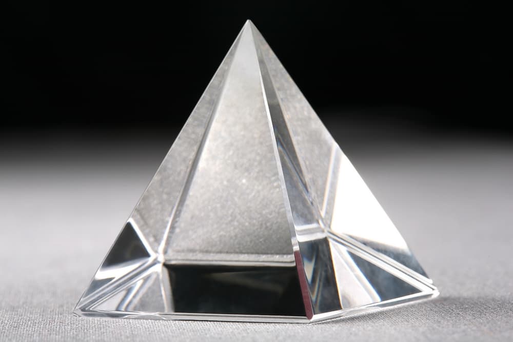 También funciona una pirámide de cristal, un pequeño objeto que pueden poner en su hogar u oficina y que le protegerá de malas energías y resultará tanto sanador como energético para un Virgo.