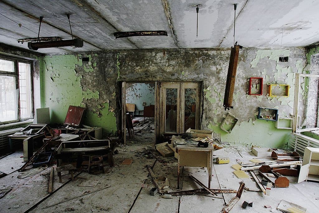 Años más tarde, unas imágenes apocalípticas de la zona comenzaron a conocerse. En la foto, una escuela de la ciudad de Prípiat, Chernóbil, que quedó abandonada a después de que la población huyera.