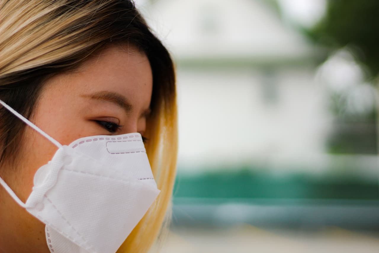 Evita exponerte al virus siguiendo todas las recomendaciones de las autoridades sanitarias. La diabetes puede complicar tu pronóstico si enfermas del covid-19.