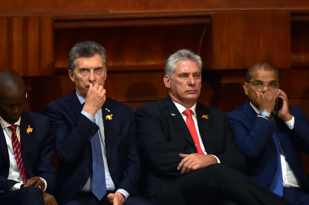 Díaz-Canel with Argentine President Mauricio Macri at the inauguration of the new Ecuadorian President Lenin Moreno in Quito in 2017.