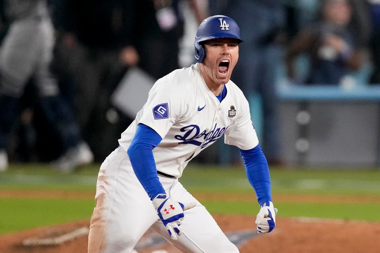 <h2 class="cms-H2-H2">2. Freeman, el héroe del juego 1</h2>
<br>
<br>
<b>Freddie Freeman</b> se convirtió en el héroe de la noche después de conectar su grand slam en la décima entrada para lograr una dramática victoria y ganar el Juego 1 de la Serie Mundial sobre los Yankees y encaminarse al título.