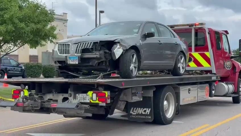 El restaurante Portillo’s, ubicado en la Ruta 34, cerca de 
<b>Douglas Road</b>, en Oswego, Illinois, provocó una gran movilización de los cuerpos de emergencia alrededor de la 
<b>1:55 p.m.</b>
