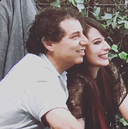 Por su parte, 
<b>Danny Perea</b>, quien nos hace reír con su estilo darks en
<b> Vecinos</b> publicó esta fotografía junto a su padre con las siguientes palabras: "Mi papá, mi maestro, mi adoración".