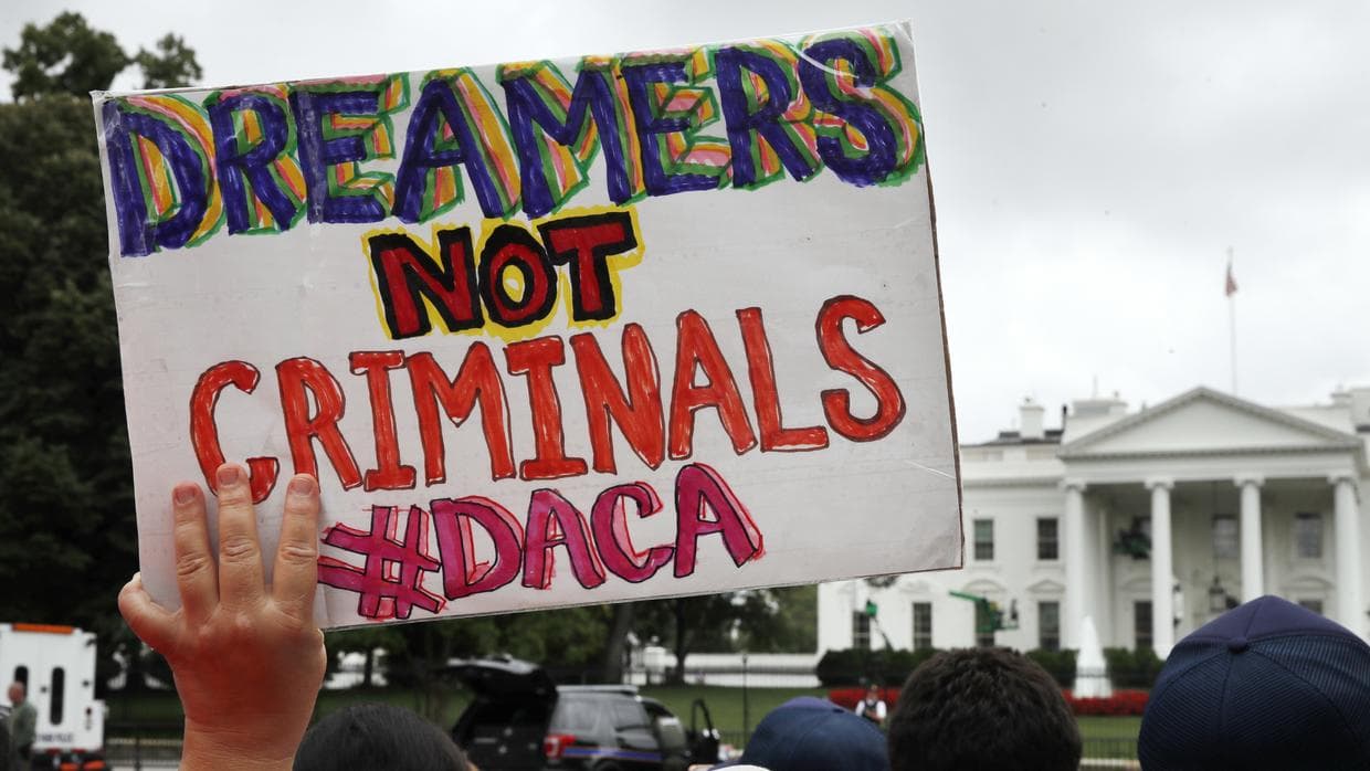 Si la corte de Texas falla a favor de los estados que demandaron DACA, el programa seguirá vigente (por ahora)
