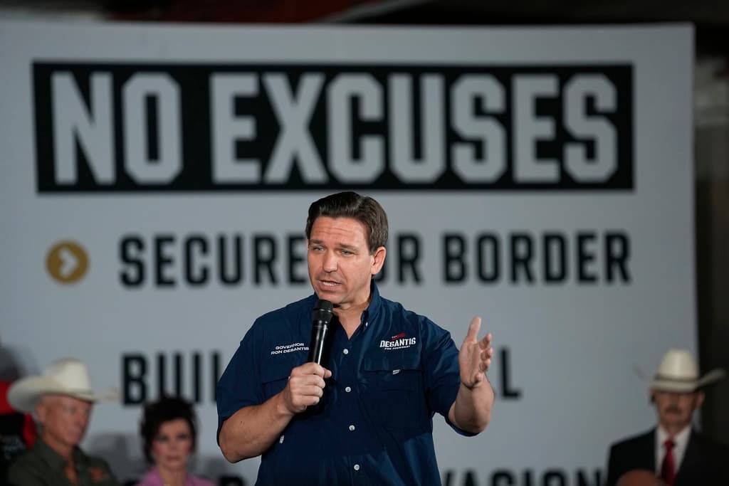 DeSantis anuncia un plan migratorio al estilo de Trump: dice que quitaría la ciudadanía por nacimiento y continuaría el muro si sale presidente 