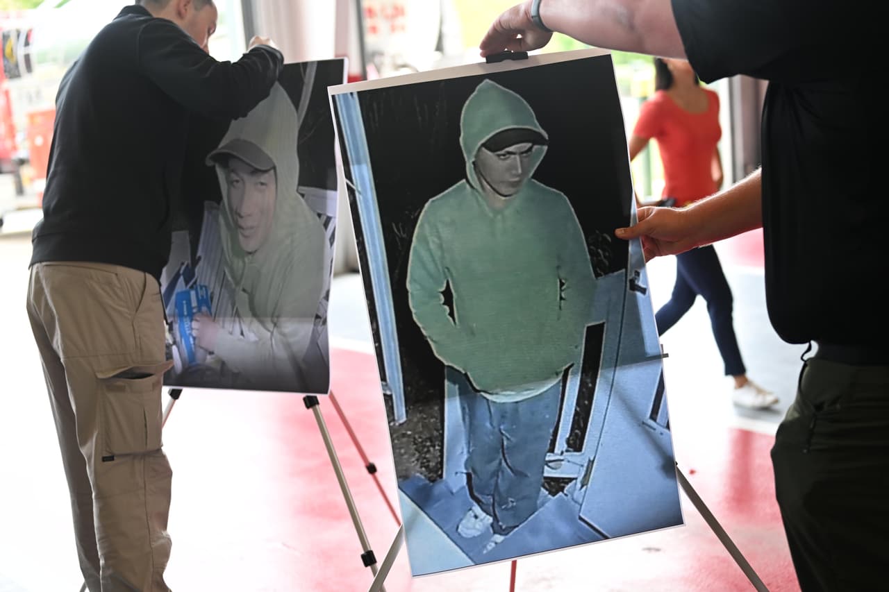 La noche del lunes, un residente llamó a la policía para advertir que el asesino convicto prófugo había tomado de su garaje un rifle calibre .22 con mira telescópica y linterna.