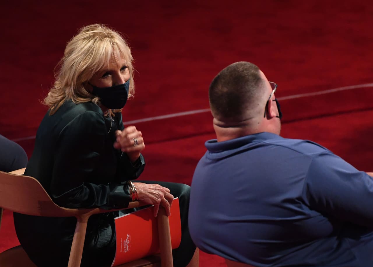 Jill Biden, esposa del vicepresidente Biden. “Gastamos miles de millones en huracanes, marejadas estamos en aprietos. Todos eso debido al calentamiento global”, una de las afirmaciónes de Biden en el debate.