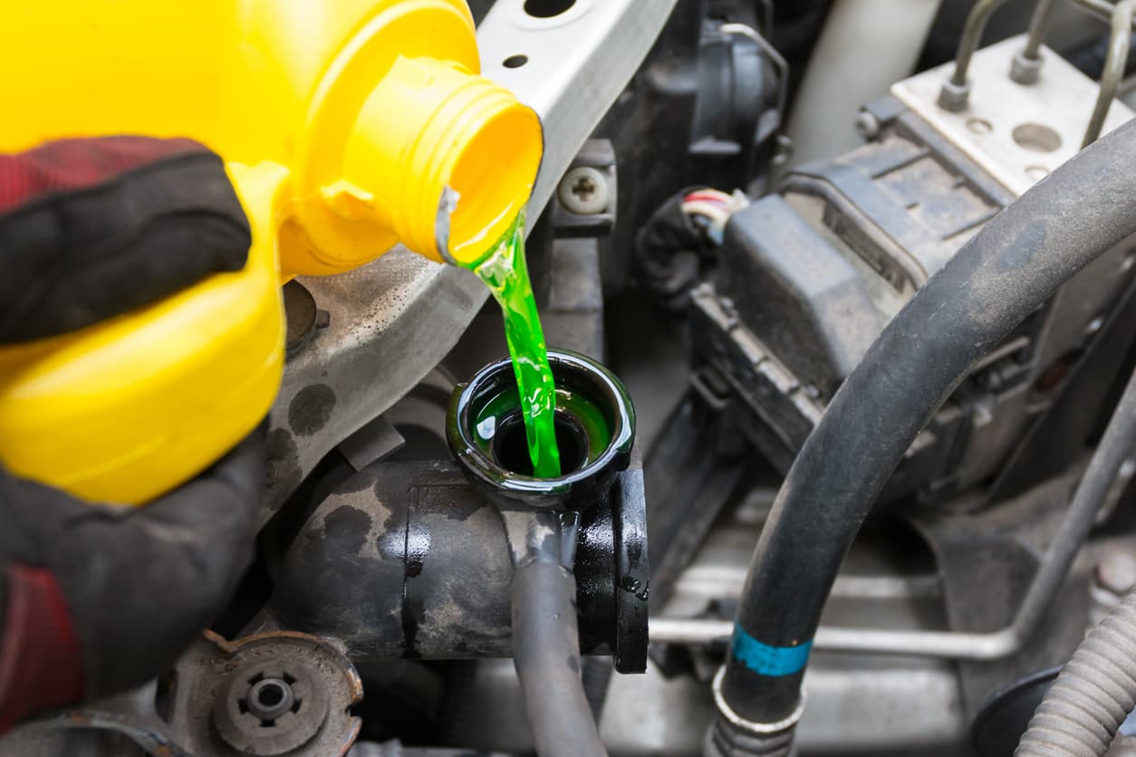 <h3 class="cms-H3-H3">16.- Aceite de motor y refrigerantes para el radiador</h3>
<br>
<br>⬆️ Aumento de precio: +18.7%
<br>