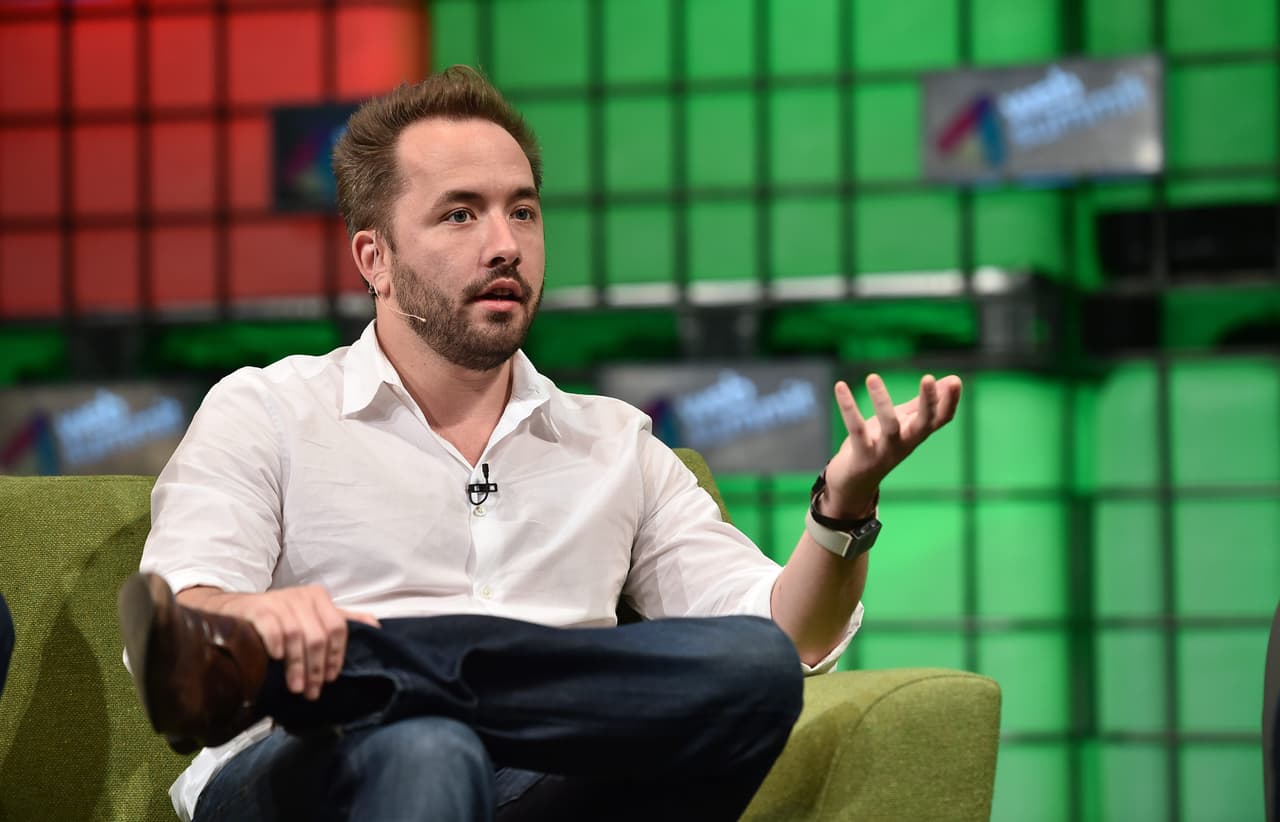 <b>Drew Houston</b>
<br>El fundador y director ejecutivo de la empresa de almacenamiento en la nube Dropbox, compró una casa en Austin que eventualmente se convertirá en su residencia de tiempo completo, 
<a href="https://www.theinformation.com/articles/tech-ceos-are-saying-goodbye-to-san-francisco" target="_blank">según The Information.</a>