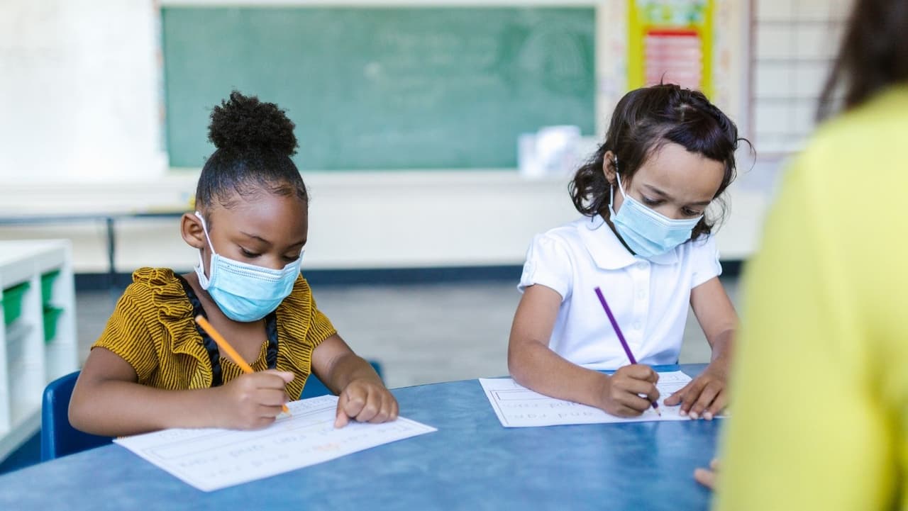Distrito escolar de Nueva Jersey anuncia el uso de mascarillas al regresar de las vacaciones navideñas