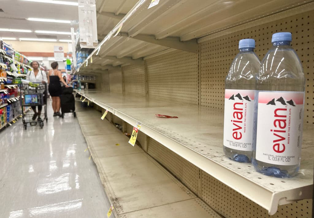 De hecho, los abastos de agua y de algunos alimentos eran escasos o inexistentes en varios supermecados del condado Los Ángeles.