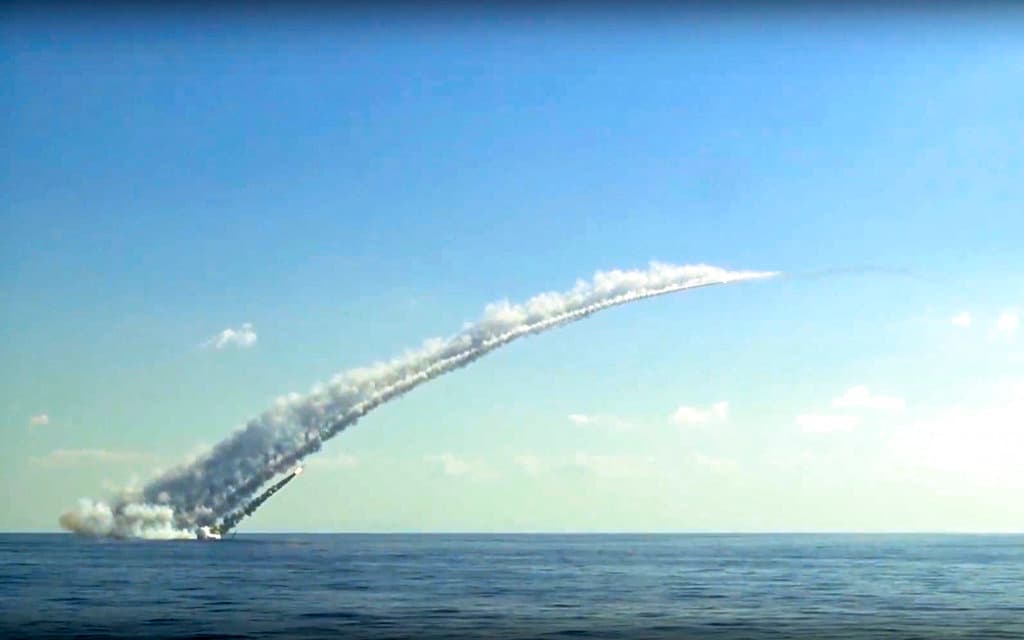 Como parte del despliegue, se lanzaron potentes misiles crucero y balísticos, algunos con capacidad para portar explosivos nucleares.